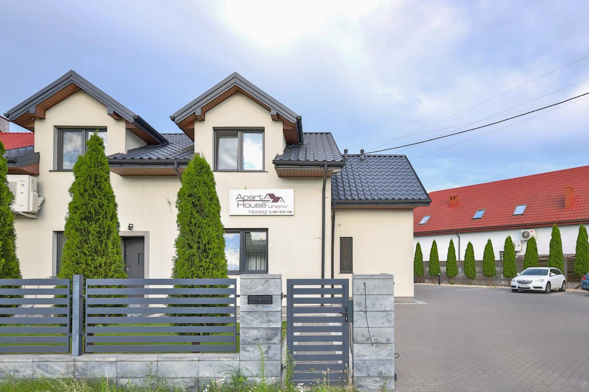 Apart-House Uniejów Exterior foto